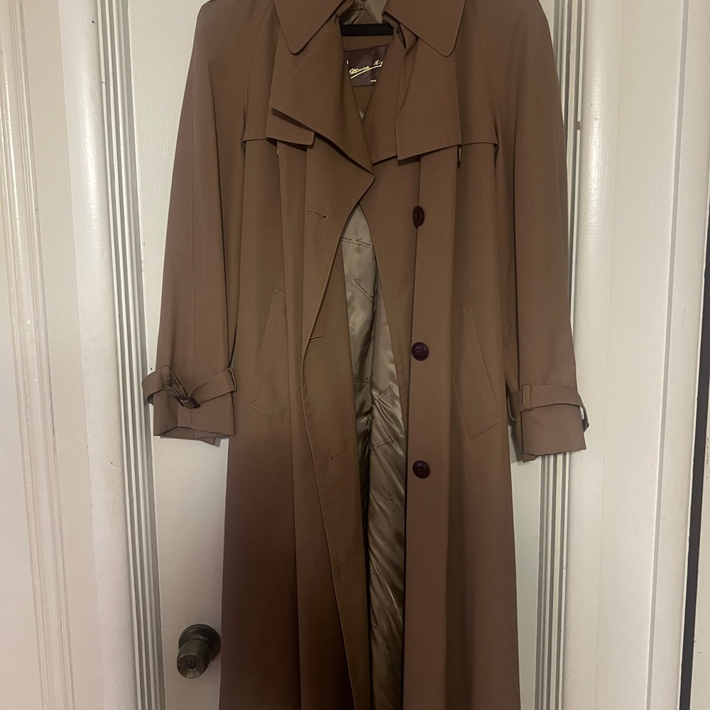Etienne Aigner Cream Trench Coat with Wide Lapel Collar and Full Length Design